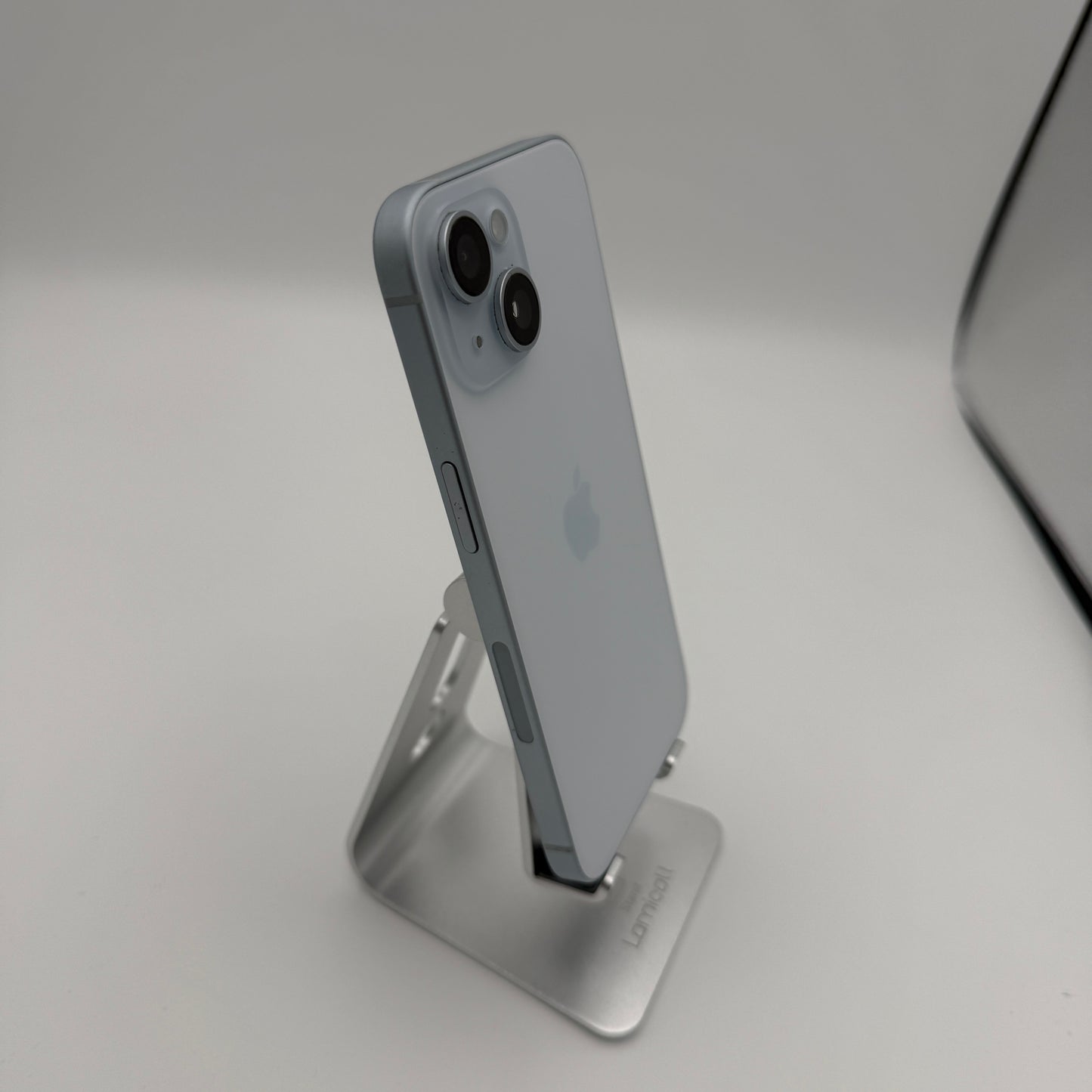 Apple iPhone 15 6.1 Inch 128GB White AT&T READ