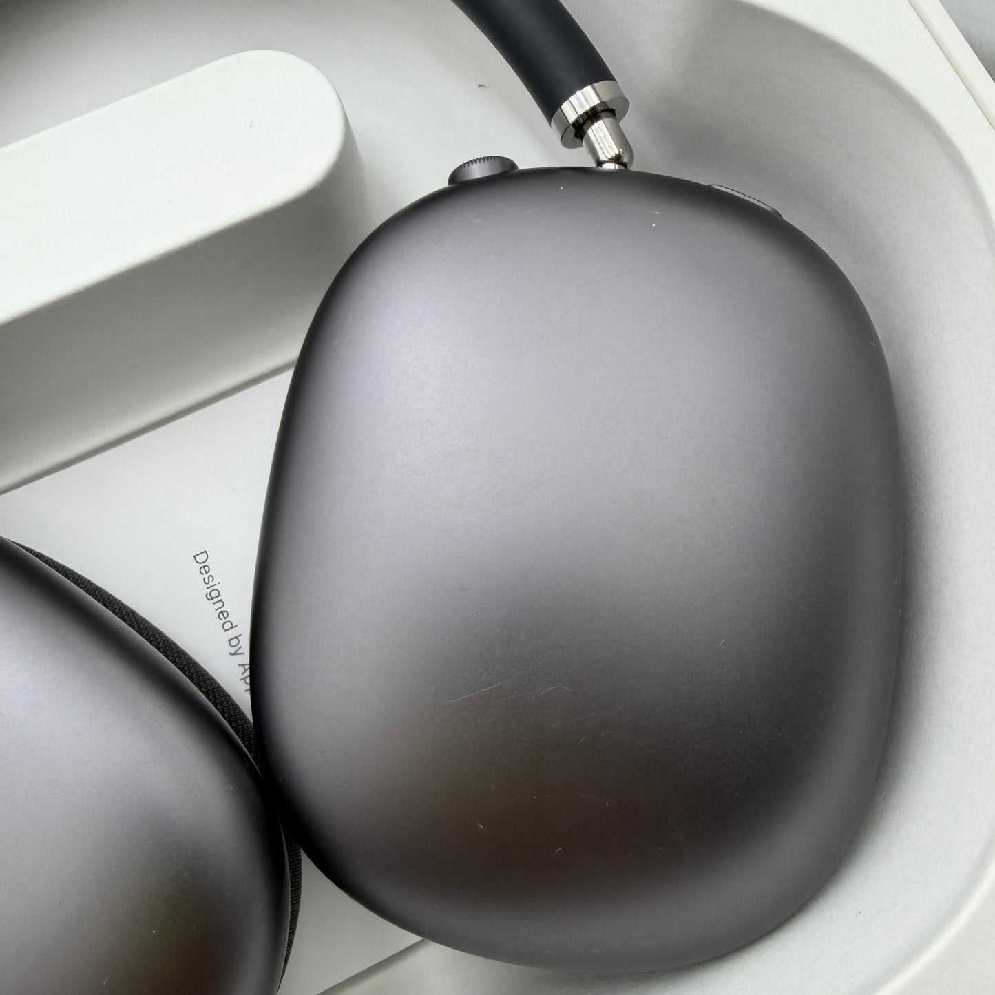 Apple AirPods Max A2096 Wireless Headphones (Lightning, 2020) Black READ