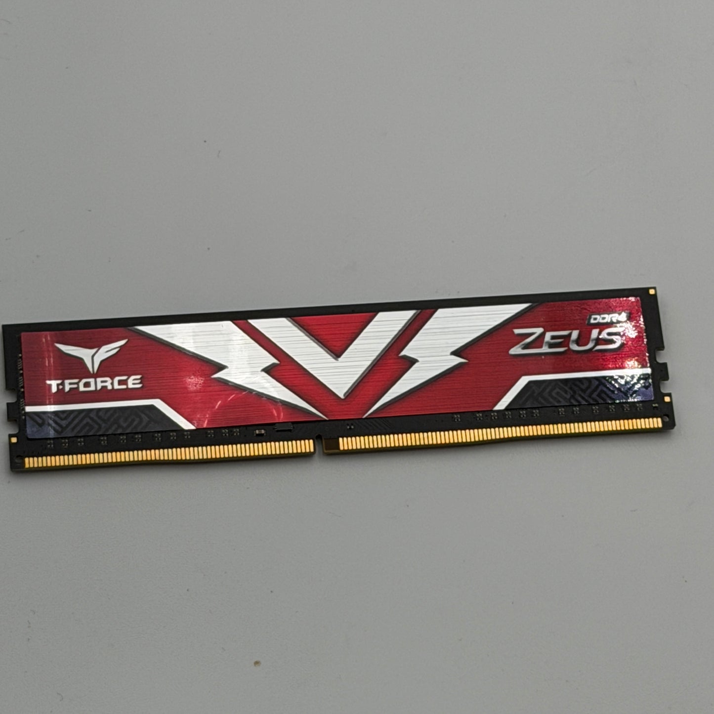T-Force Zeus 16GB DDR4 2666MHz Desktop Gaming Memory RAM CL19 Red