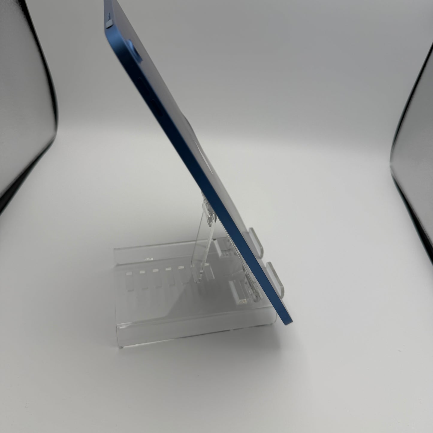 Apple iPad (10th Gen) A2696 64GB Blue Wi-Fi READ