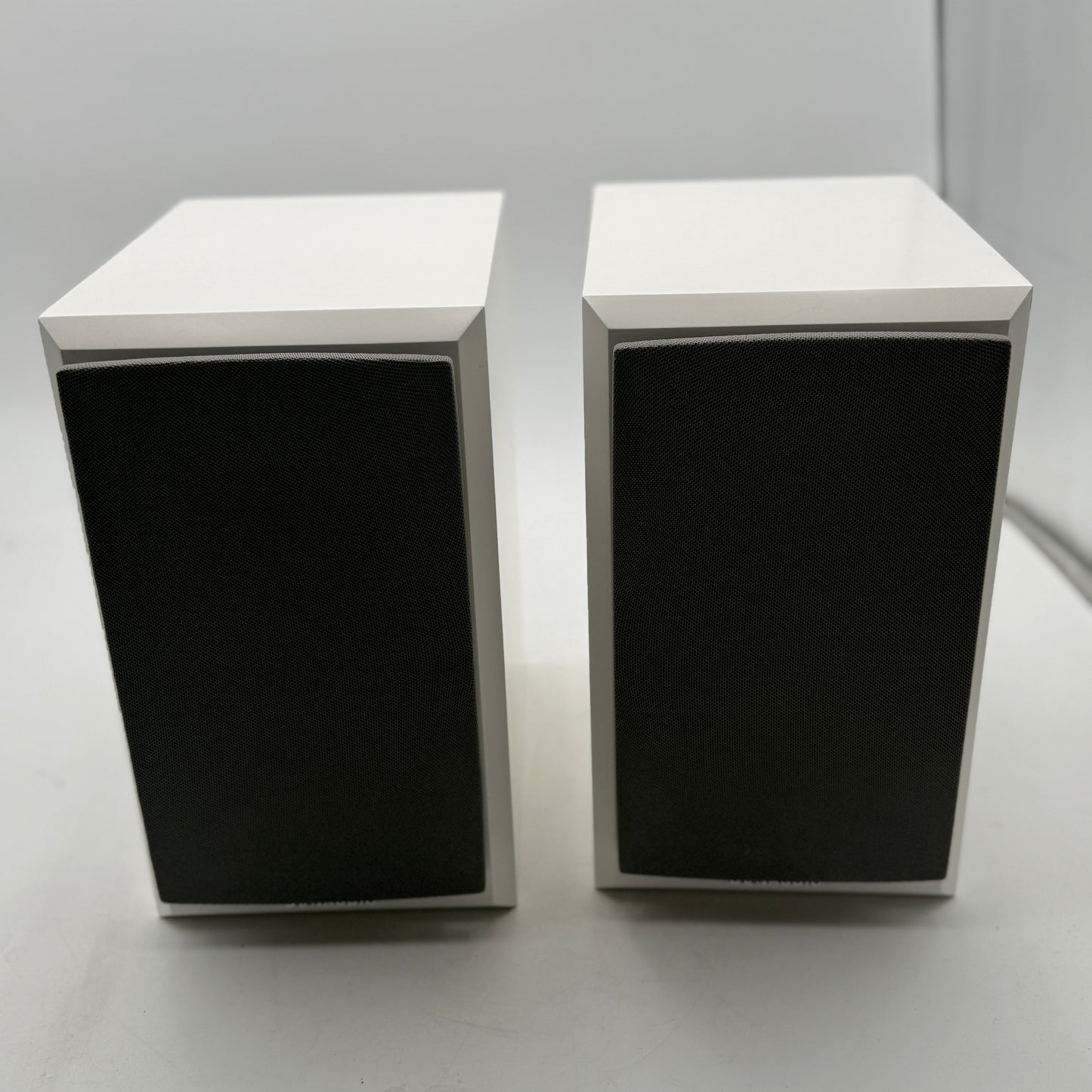 Dynaudio Emit 10 Bookshelf Speakers Pair - White Satin MINTY