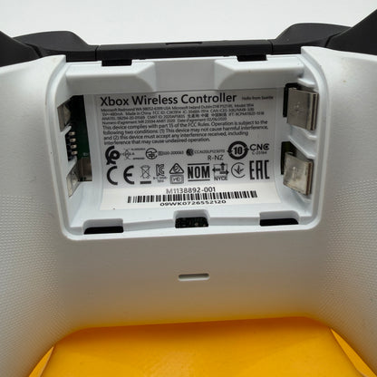Microsoft Xbox One Wireless Controller Model 1708 White Used