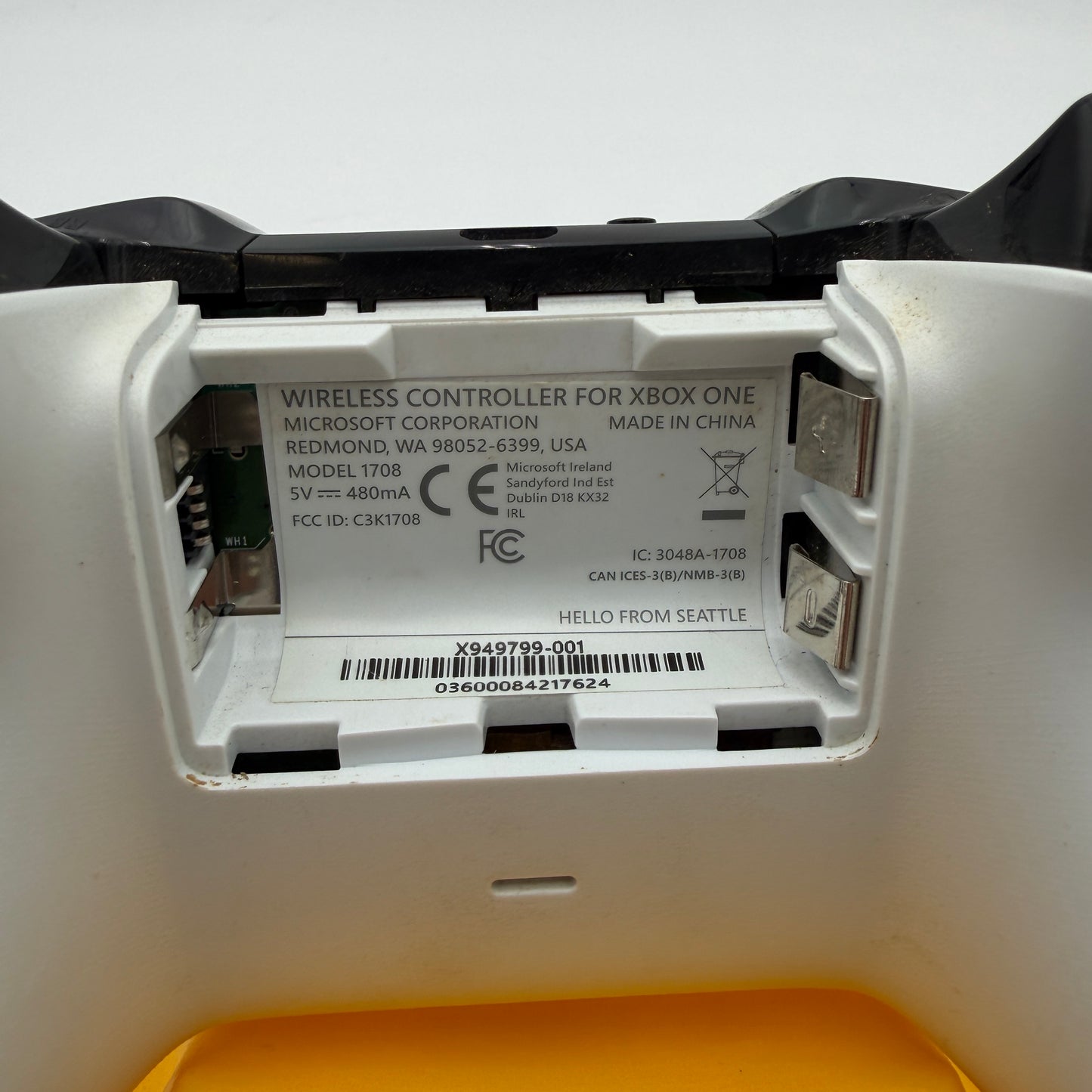 Microsoft Xbox One Wireless Controller Model 1708 White Used