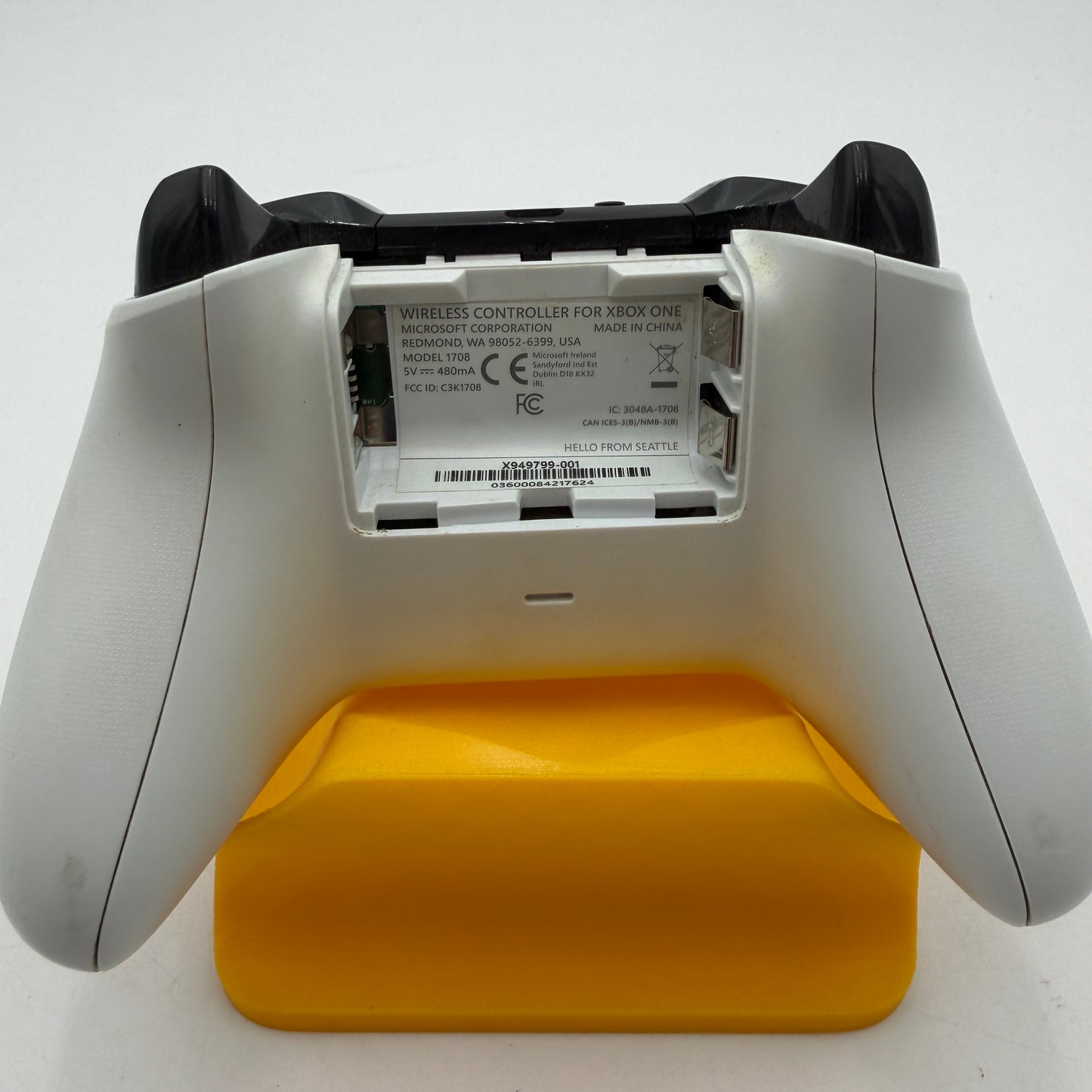 Microsoft Xbox One Wireless Controller Model 1708 White Used
