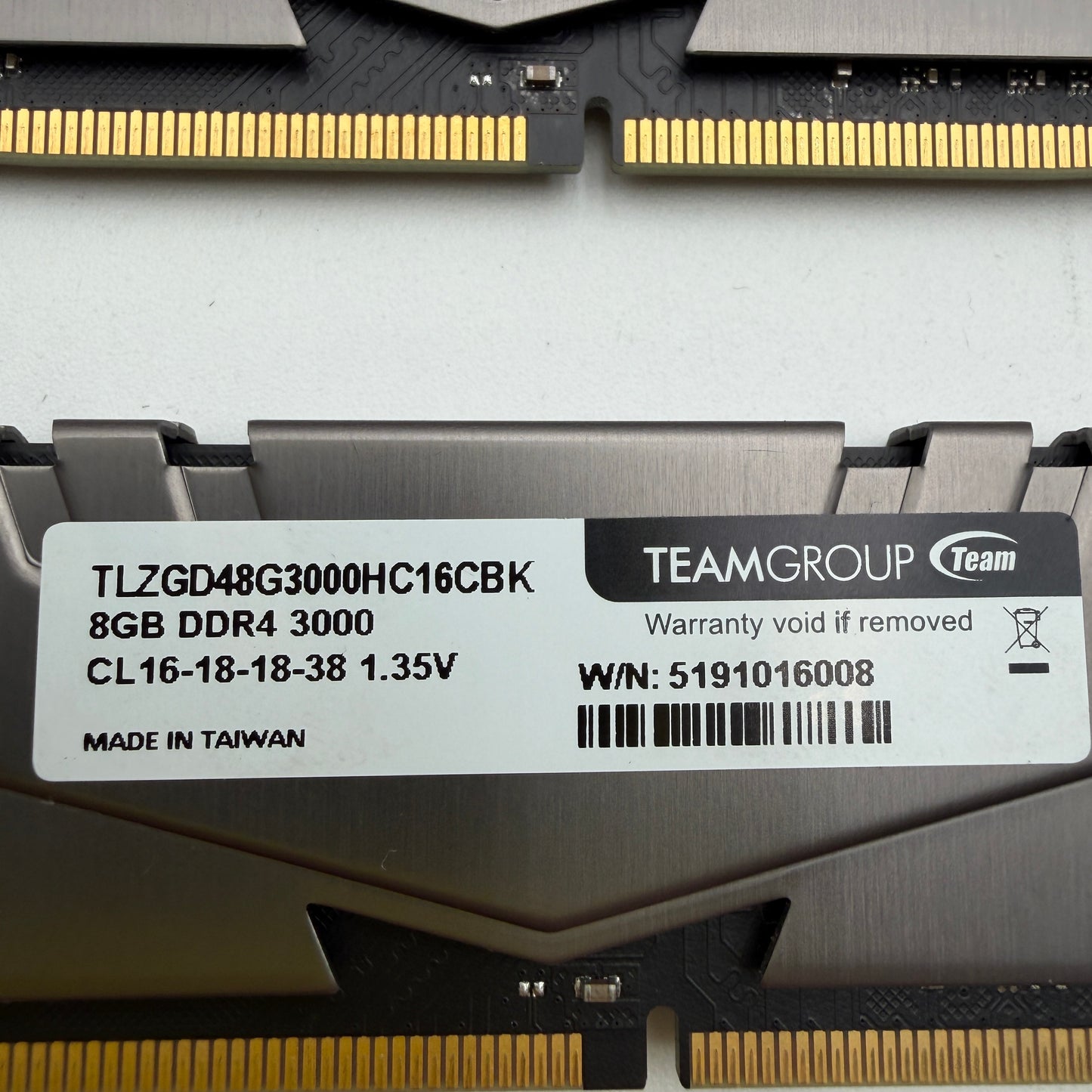 TeamGroup T-Force Vulcan Z DDR4 3000 16GB (2x8GB) DIMM XMP Memory Kit Gray