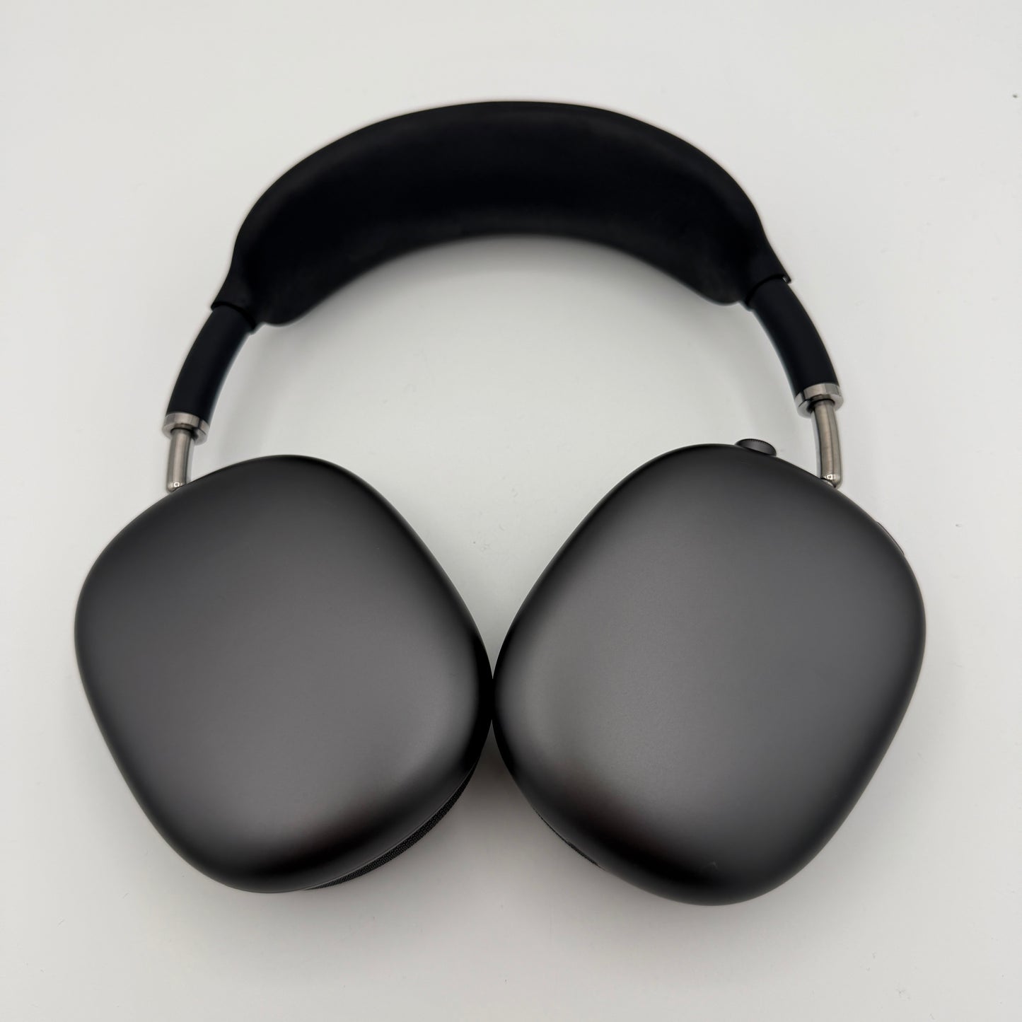 Apple AirPods Max A2096 Black Headphones with A2301 Smart Case