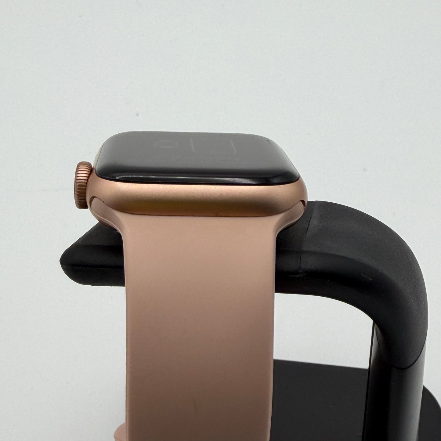 Apple Watch SE Cellular A2353 40mm Rose Gold Aluminum GPS + Cellular Smart Watch