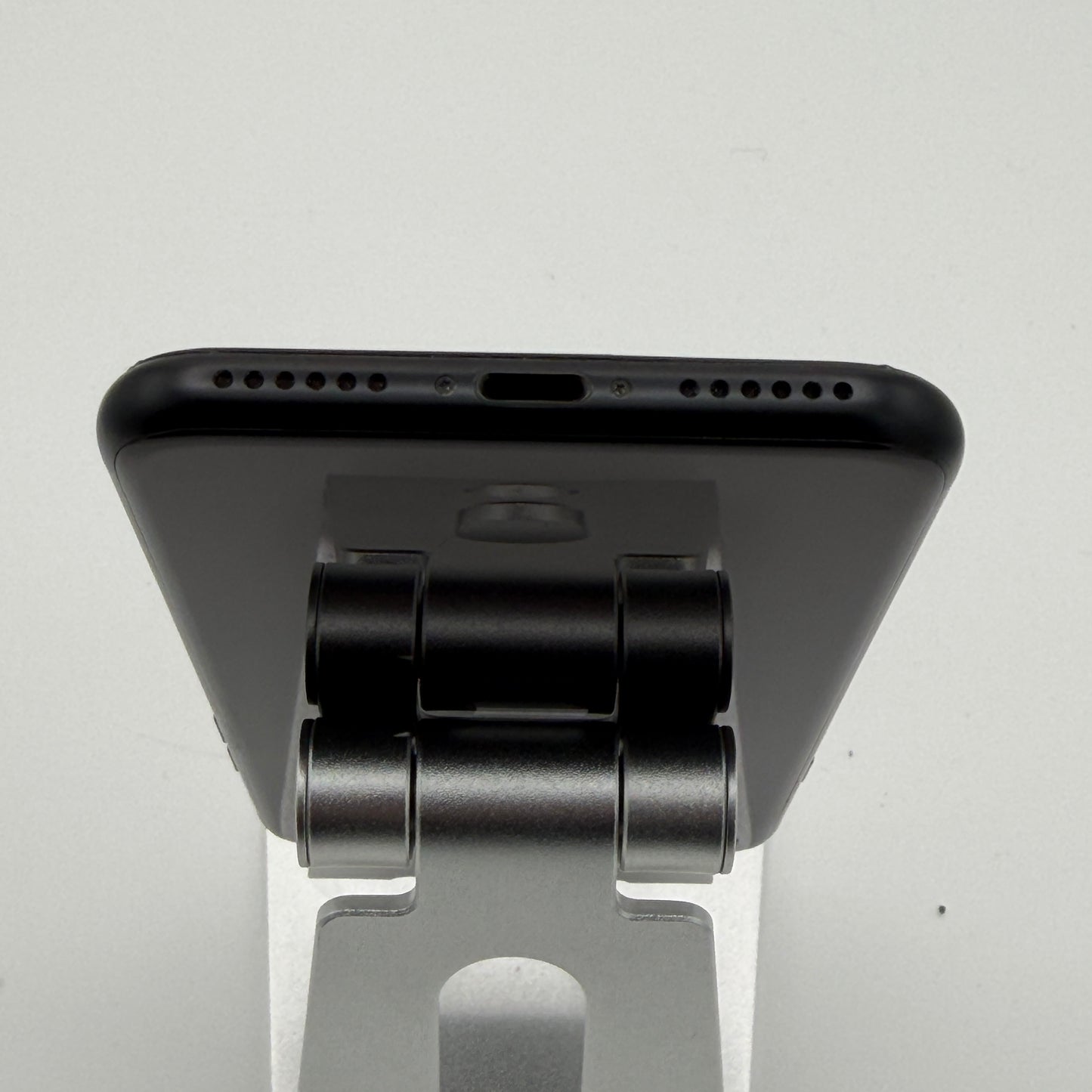 Unlocked Apple iPhone SE 2nd Gen 64GB For Parts or Repair