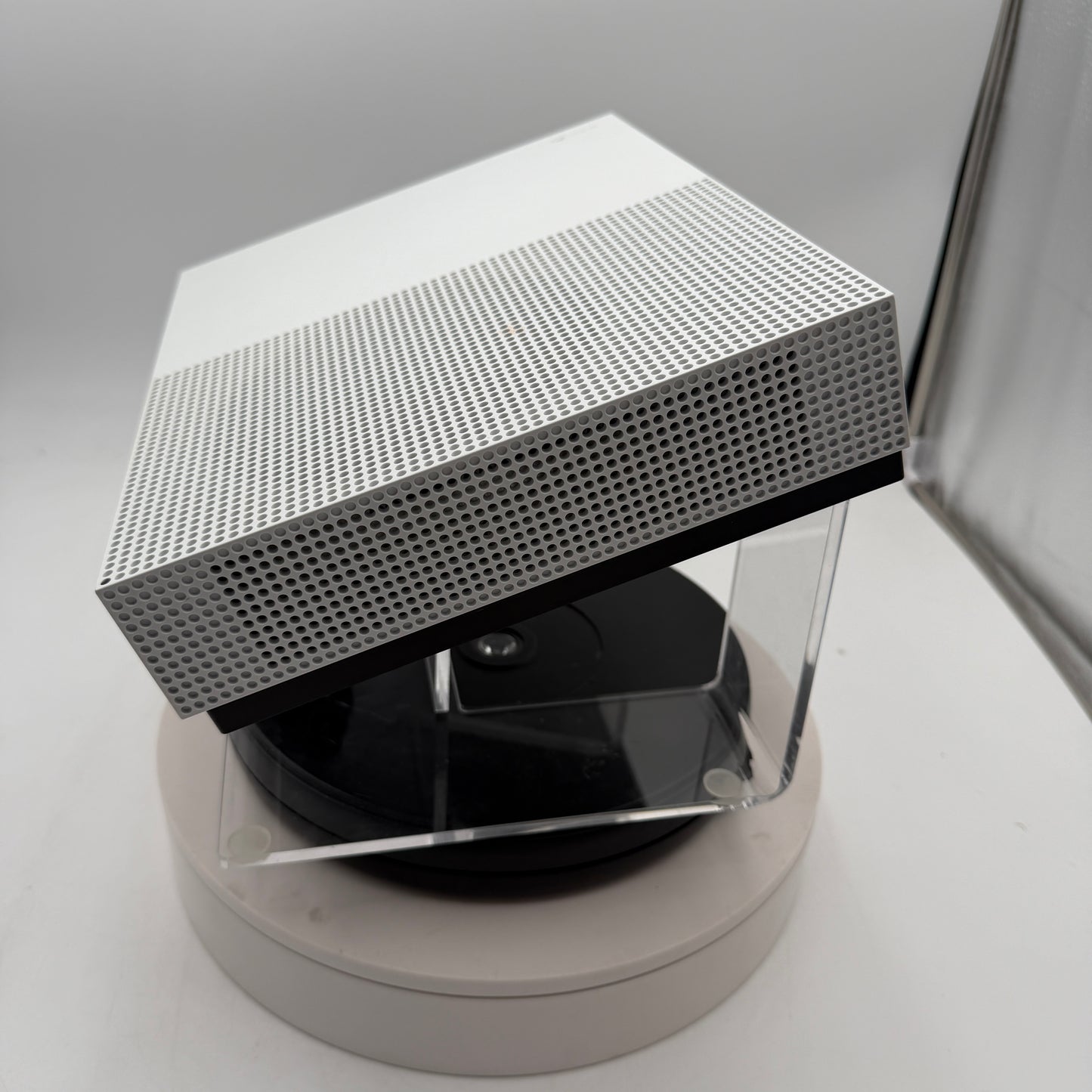 Microsoft Xbox One S (1681) 2016 1TB White Video Game Console ONLY