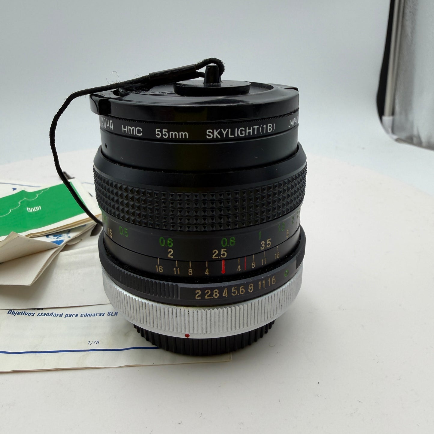 Vivitar 28mm 1:2 Auto Wide Angle Camera Lens Black w/ Caps Case UNTESTED