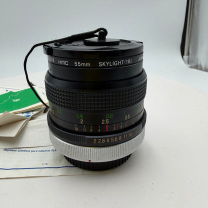 Vivitar 28mm 1:2 Auto Wide Angle Camera Lens Black w/ Caps Case UNTESTED