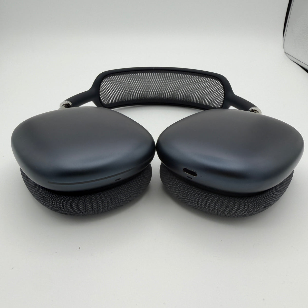 Apple AirPods Max 2 (USB-C) A3454 Over-Ear Headphones with Smart Case Midnight