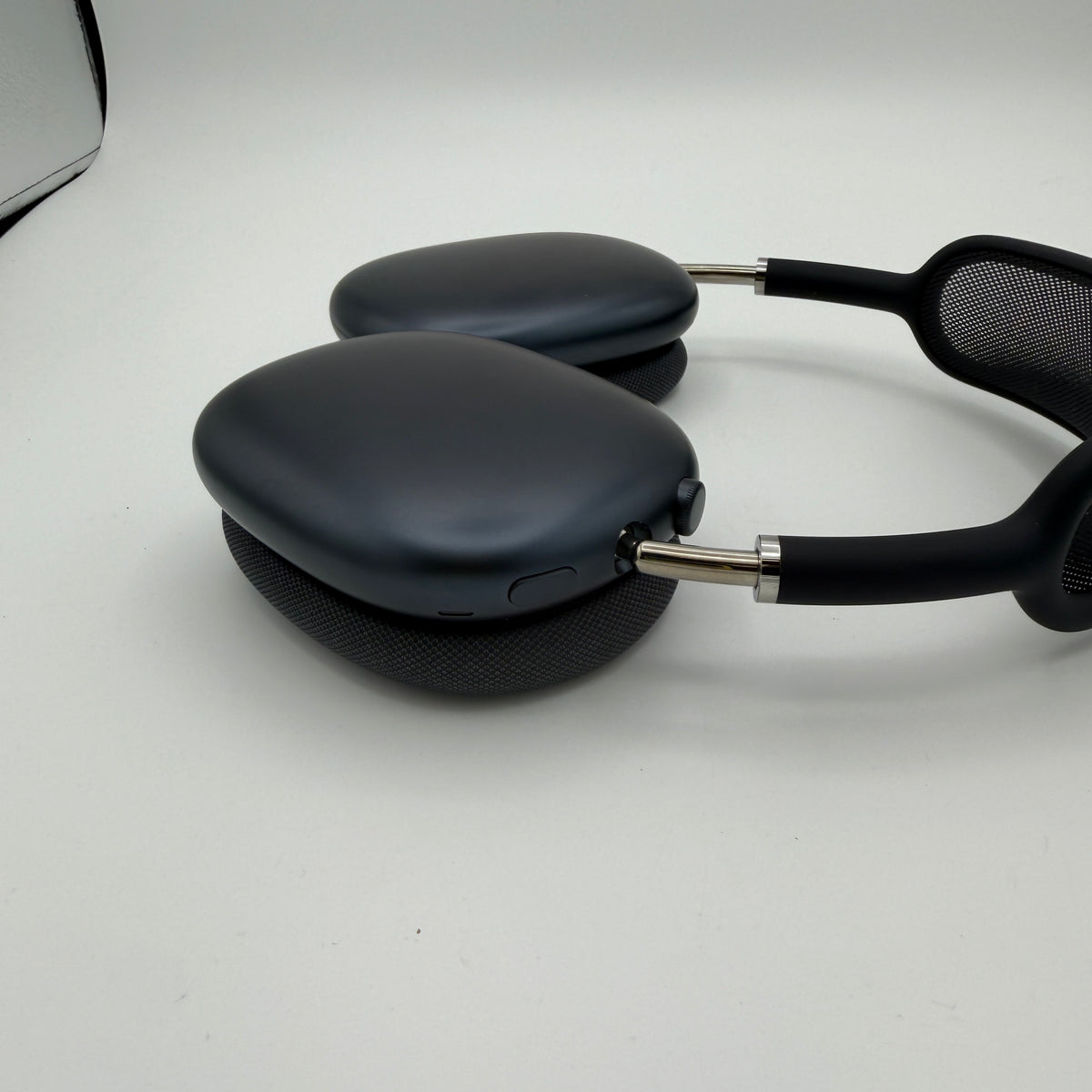 Apple AirPods Max 2 (USB-C) A3454 Over-Ear Headphones with Smart Case Midnight