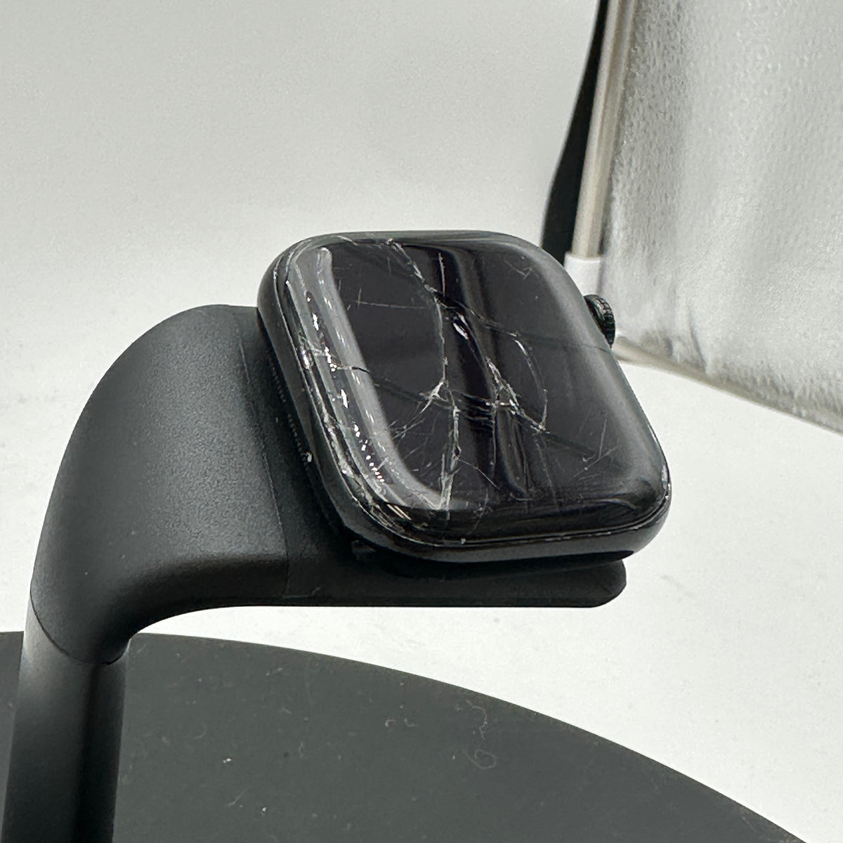 Apple Watch Series 10 GPS + Cellular 42mm A2997 Cracked Glass 98%BH