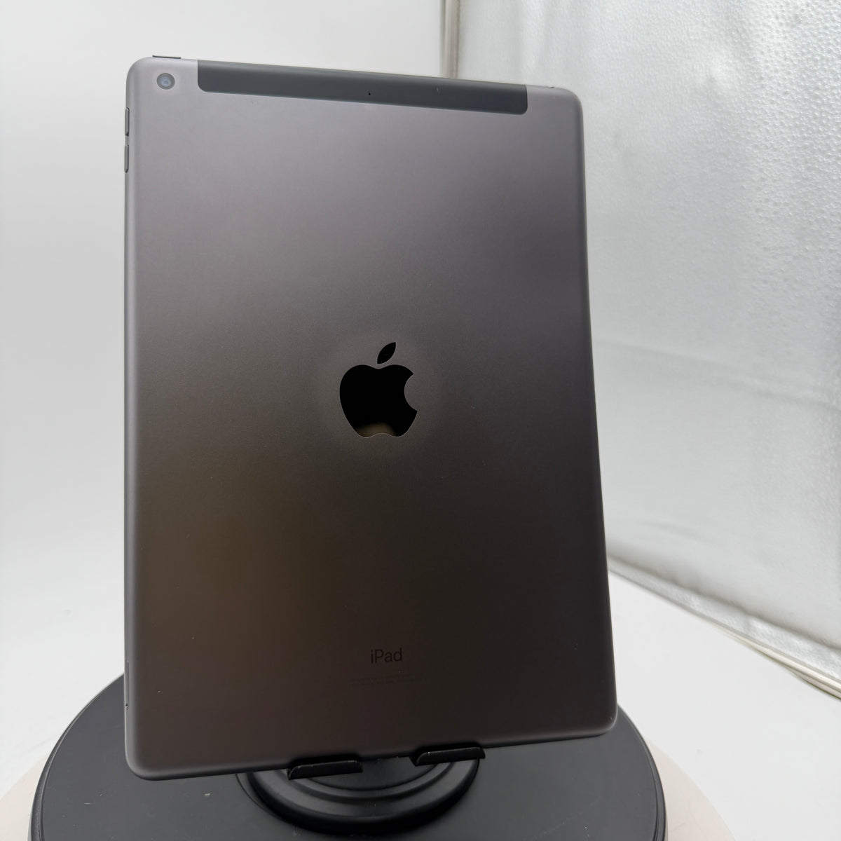 Apple iPad 7th Gen A2200 32GB Wi‑Fi + Cellular Unlocked Tablet Space Grey