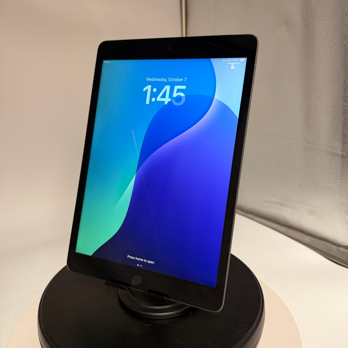 Apple iPad 7th Gen A2200 (2019) 32GB WiFi Cellular Unlocked READ