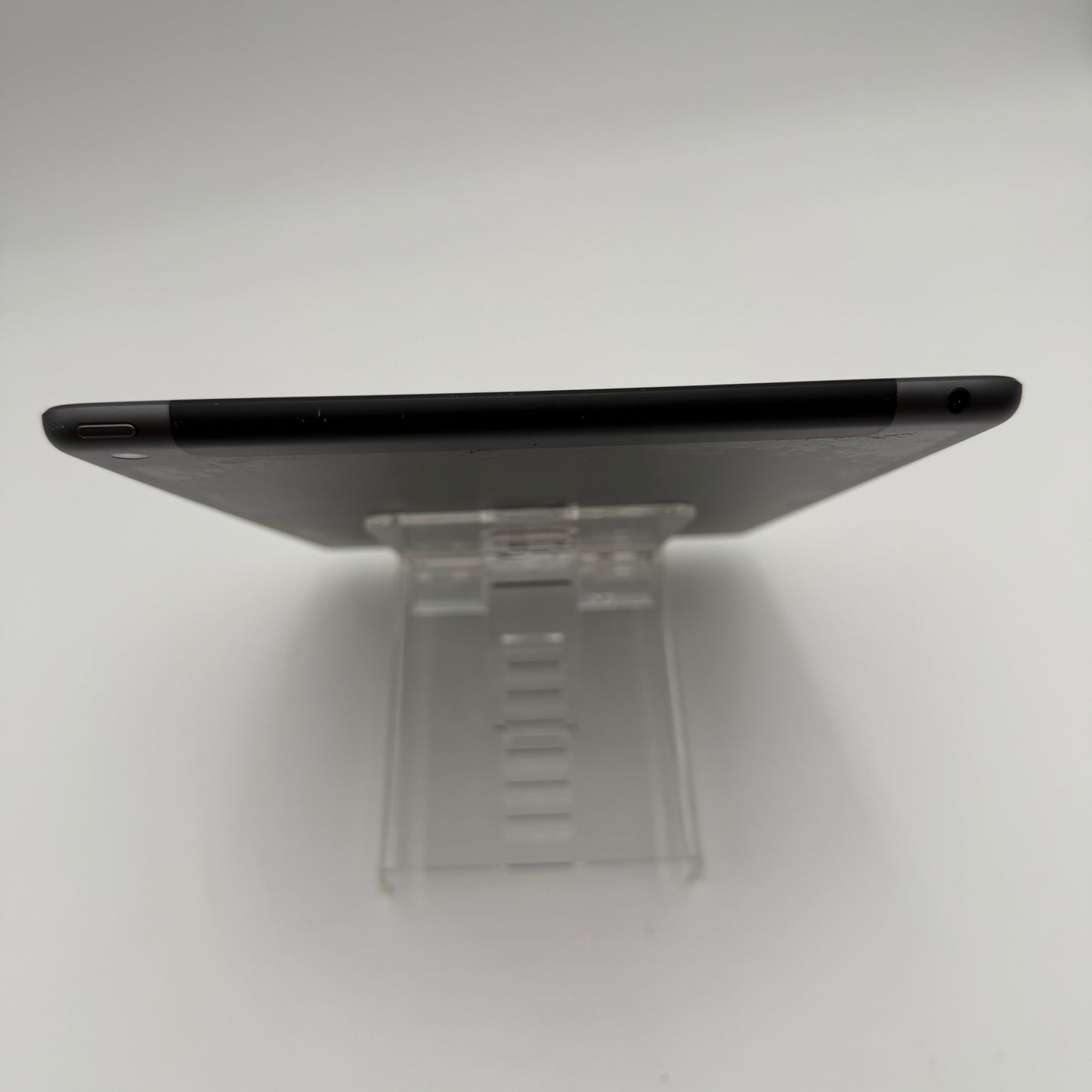 Apple iPad (8th Gen) A2428 2020 32GB Space Gray WiFi Used - B