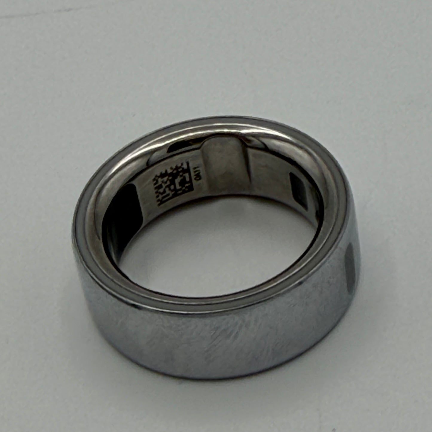 Oura Ring 4 Smart Ring Size 7 Black Silver with Charger and Base