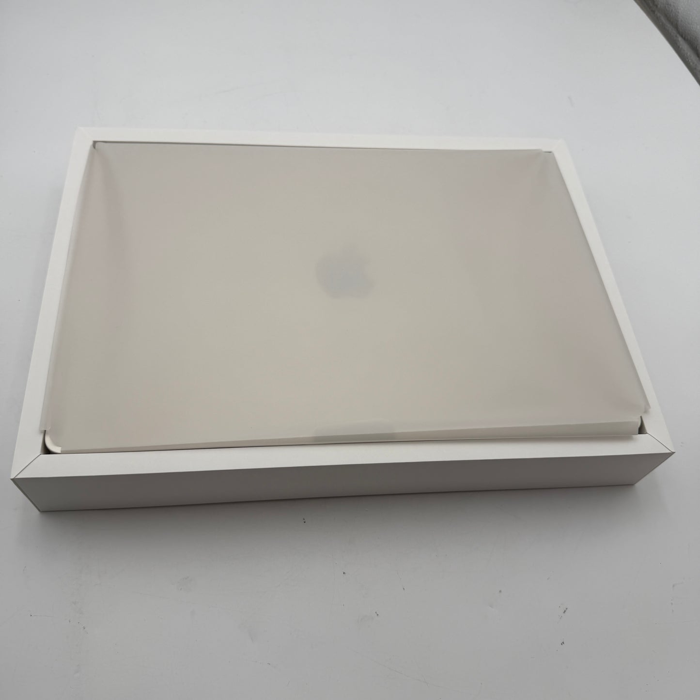 Apple MacBook Air 15-inch A3241 2024 M4 16GB 256GB Laptop Starlight