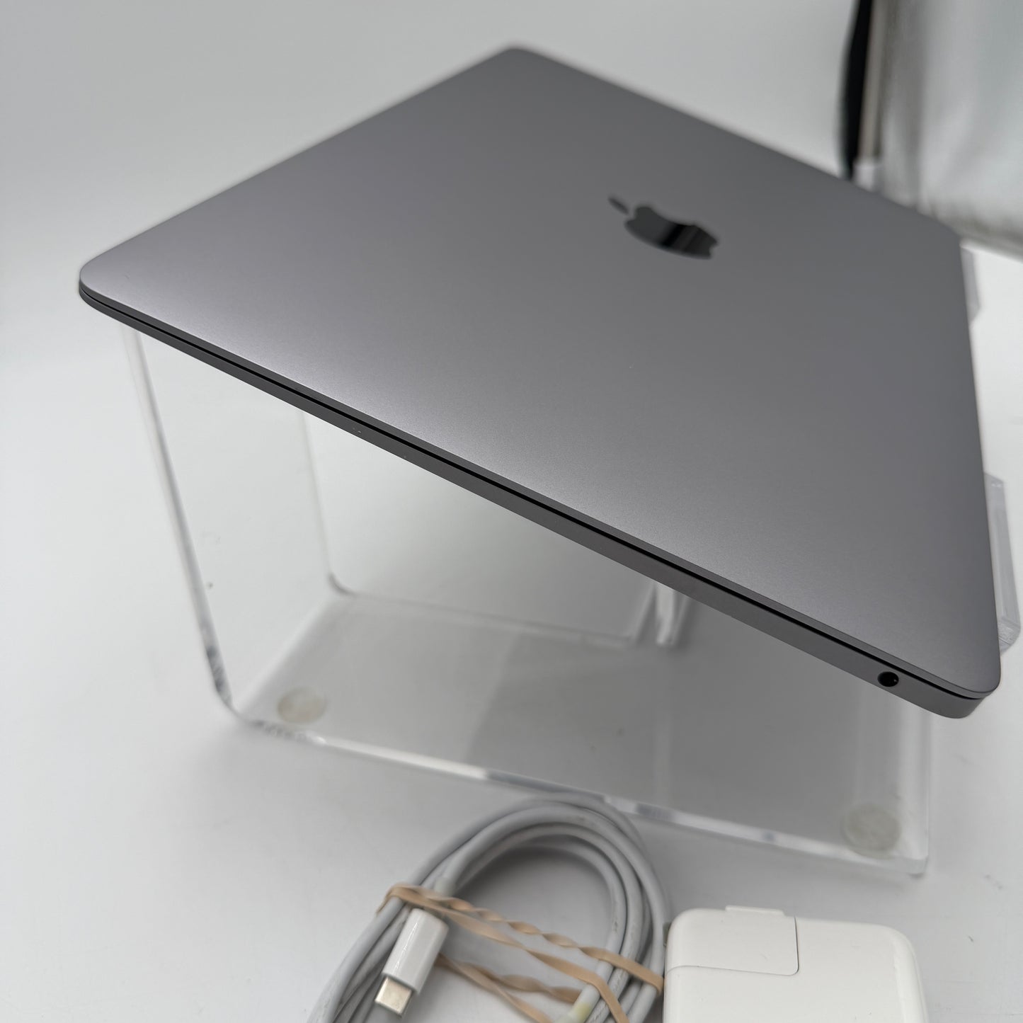 Apple MacBook Air M1 13-inch 8GB RAM 256GB Space Gray A2337 2020 Loose Hinge