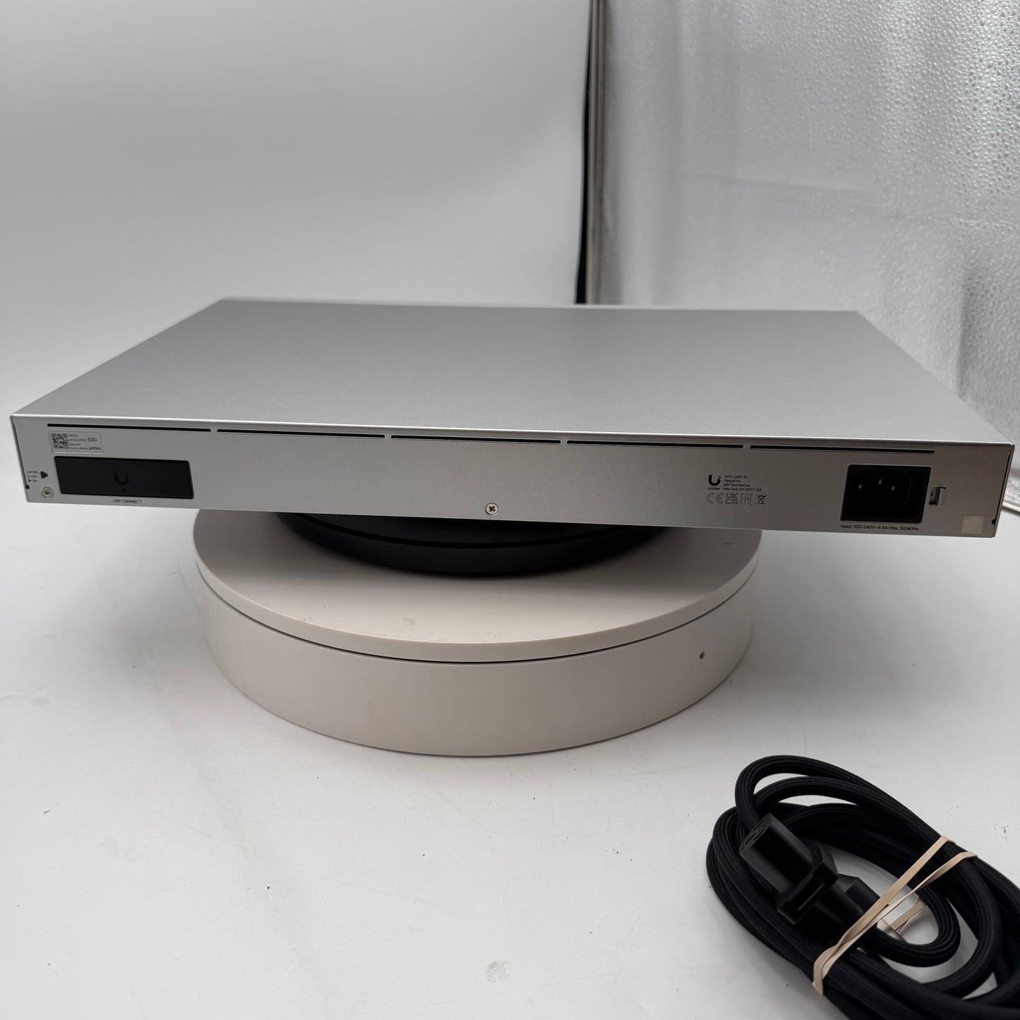 Ubiquiti UDM-SE Dream Machine Special Edition UniFi OS Console Security Gateway - Silver