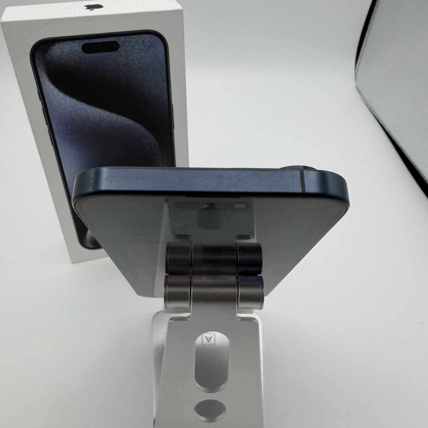 Unlocked Apple iPhone 15 Pro Max 256GB Blue