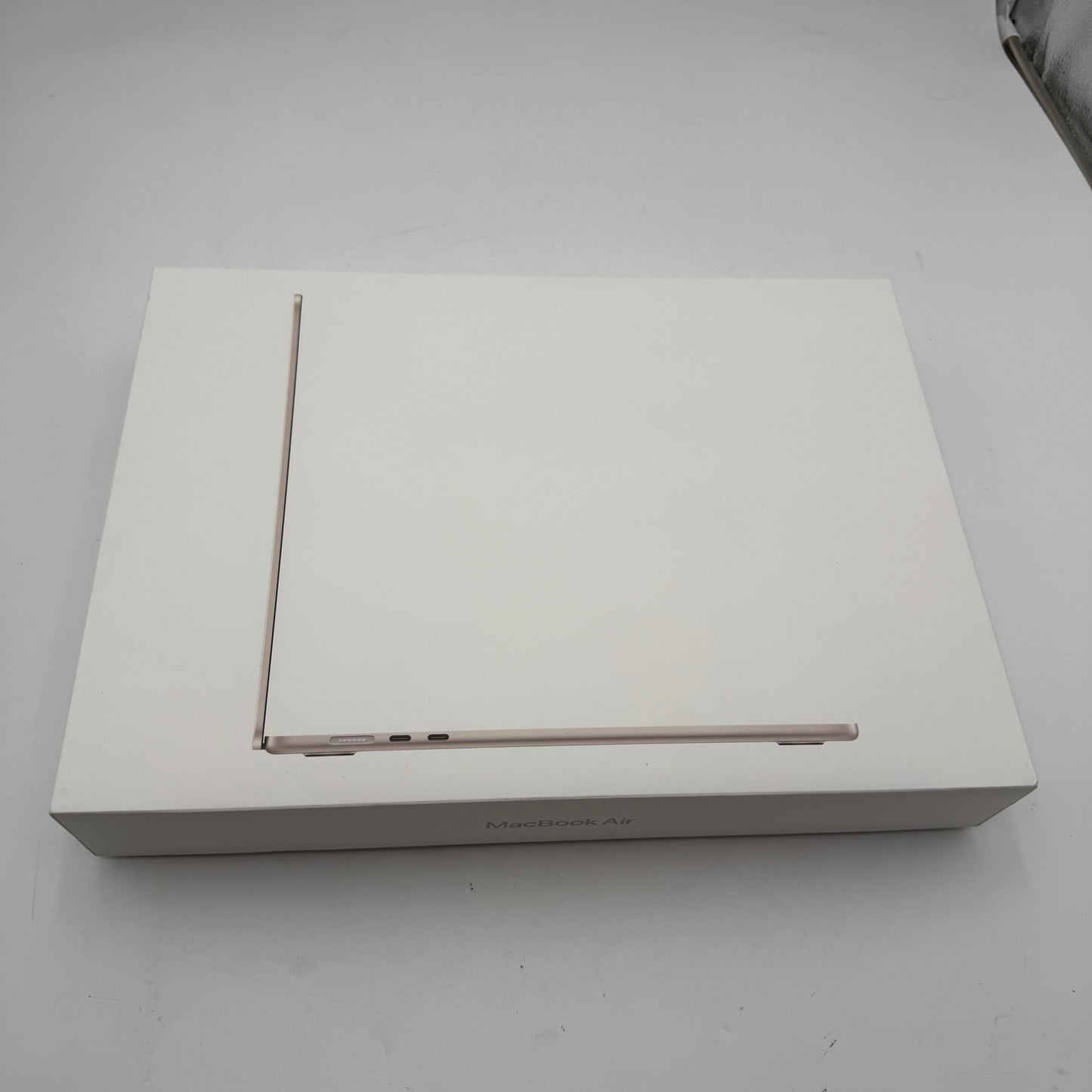 Apple MacBook Air 15-inch A3241 2024 M4 16GB 256GB Laptop Starlight