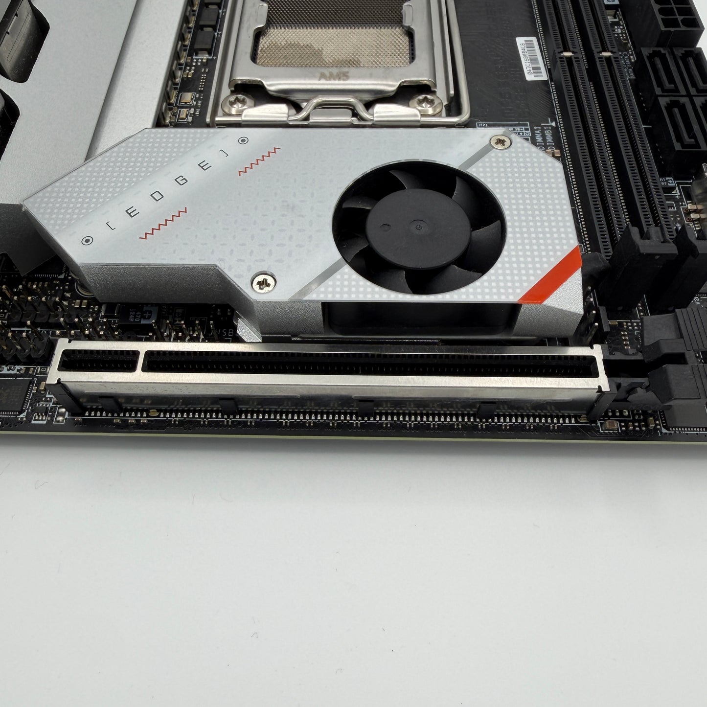 MSI MPG B650I EDGE WIFI AMD AM5 Mini-ITX DDR5 Motherboard READ