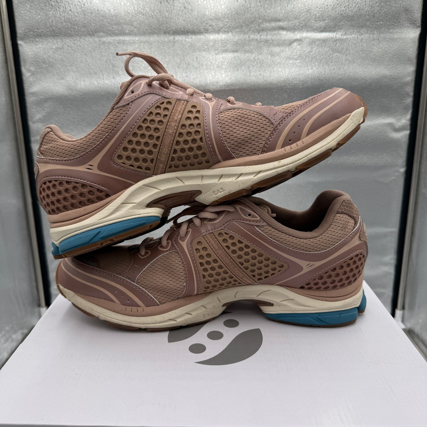 Saucony ProGrid Triumph 4 Sneakers Tan/Royal S70805-3 Size 12