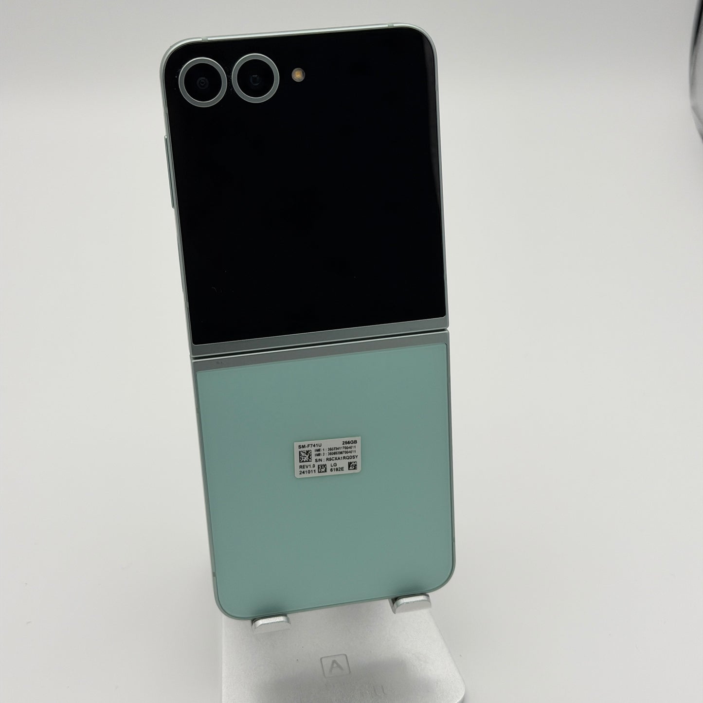 Samsung Galaxy Z Flip 6 256GB Mint Unlocked Clean