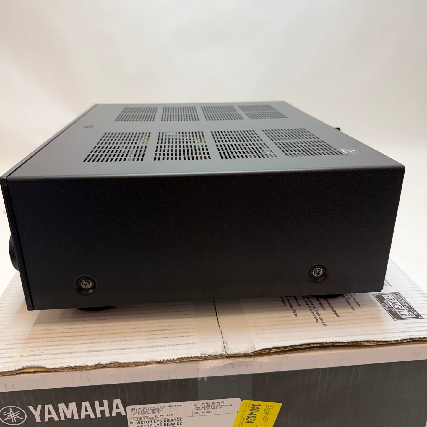 Yamaha R-N600A Receiver Black Used With Box