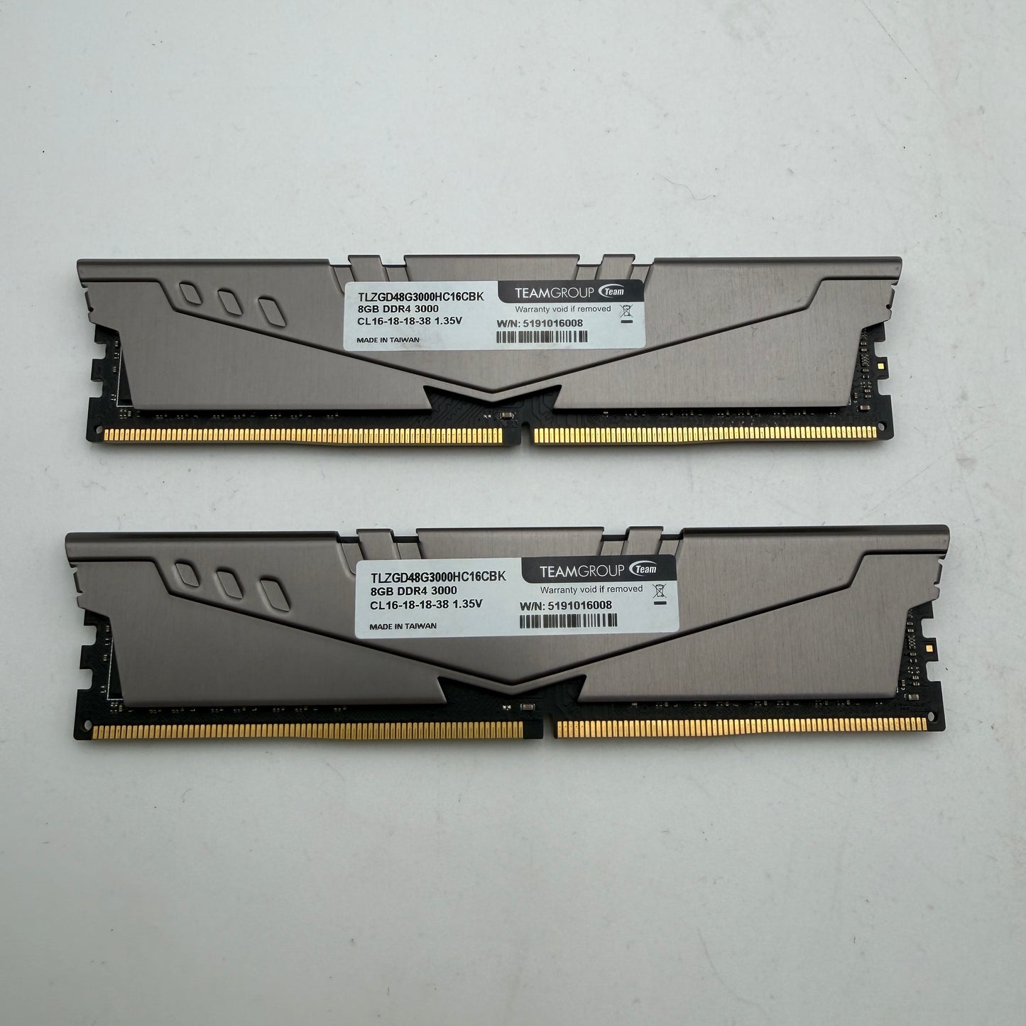 TeamGroup T-Force Vulcan Z DDR4 3000 16GB (2x8GB) DIMM XMP Memory Kit Gray