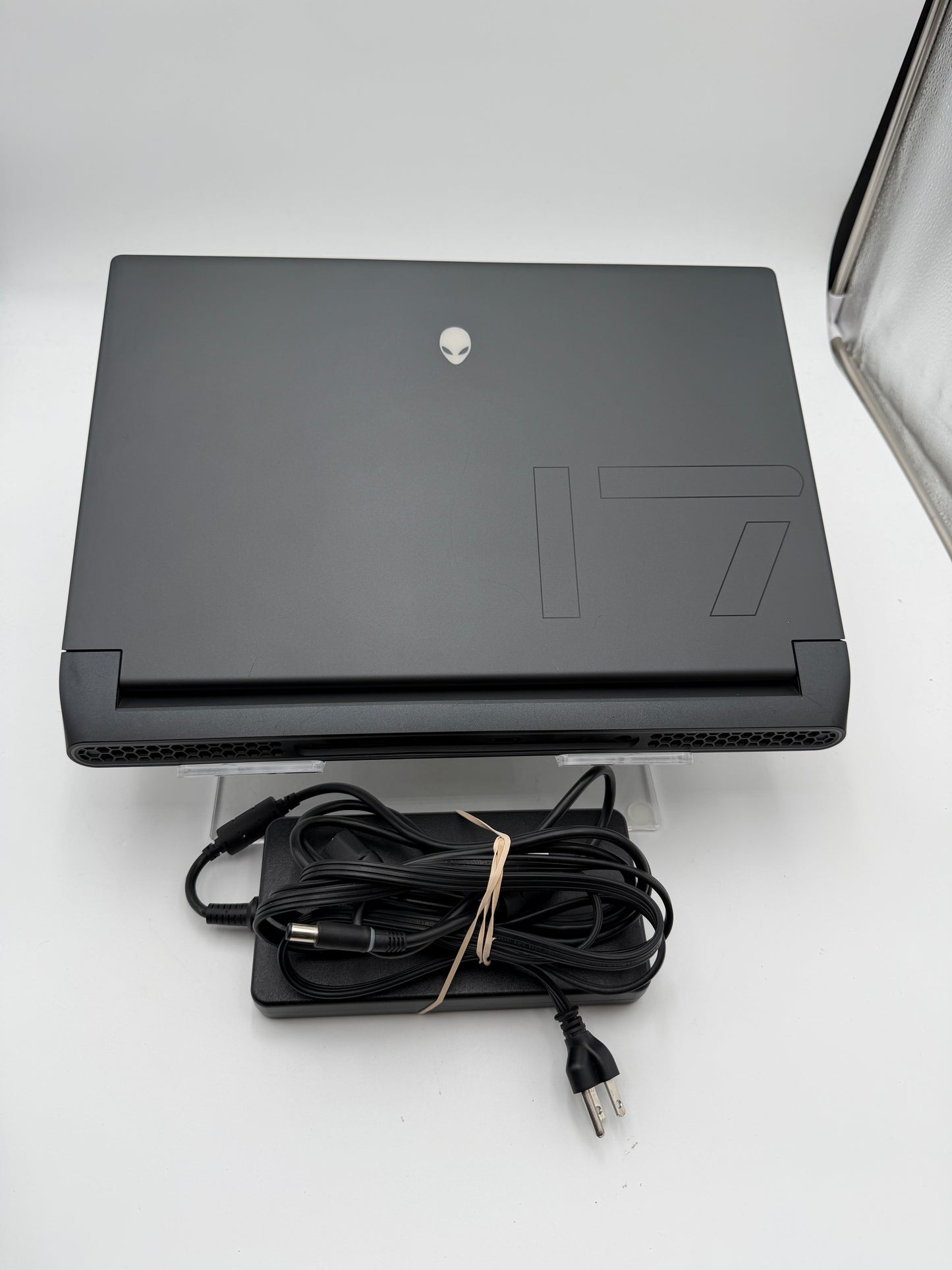 Alienware M17 R5 Gaming Laptop - 17-inch, AMD Ryzen 9, 32GB RAM, 2TB, RX 6850M XT READ