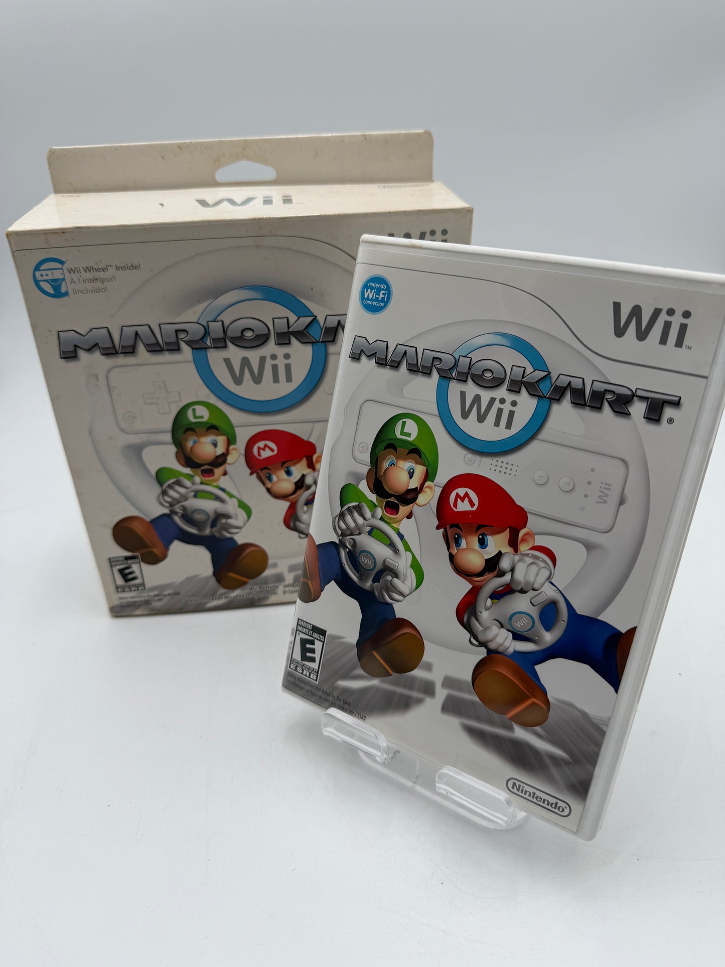 Wii Mario Kart Wii Used with Box and Racing Wheel Excellent Condition