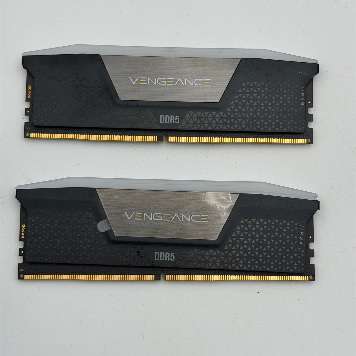 CORSAIR RGB 32GB (2x16GB) DDR5 6000MHz RAM CMH32GX5M2E6000C36