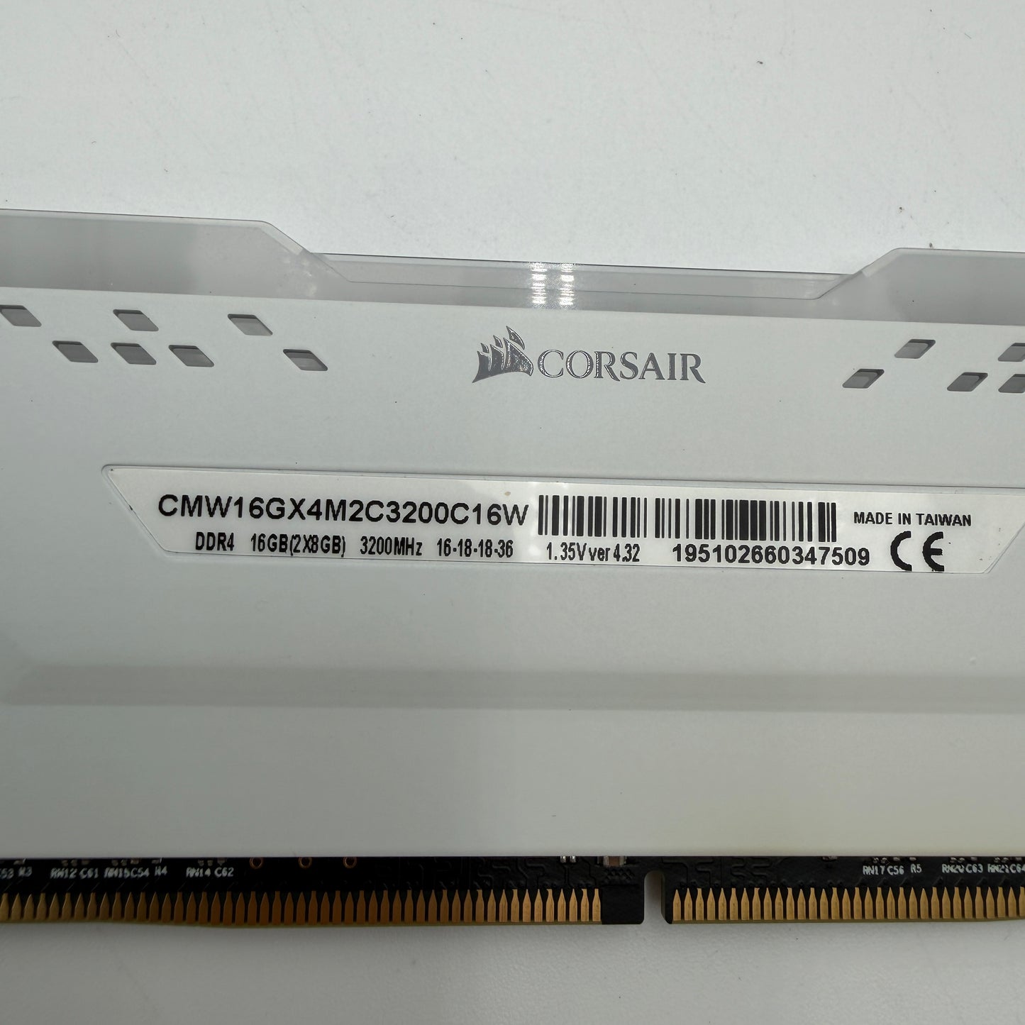 CORSAIR Vengeance Pro RGB 16GB RAM DDR4 White Used