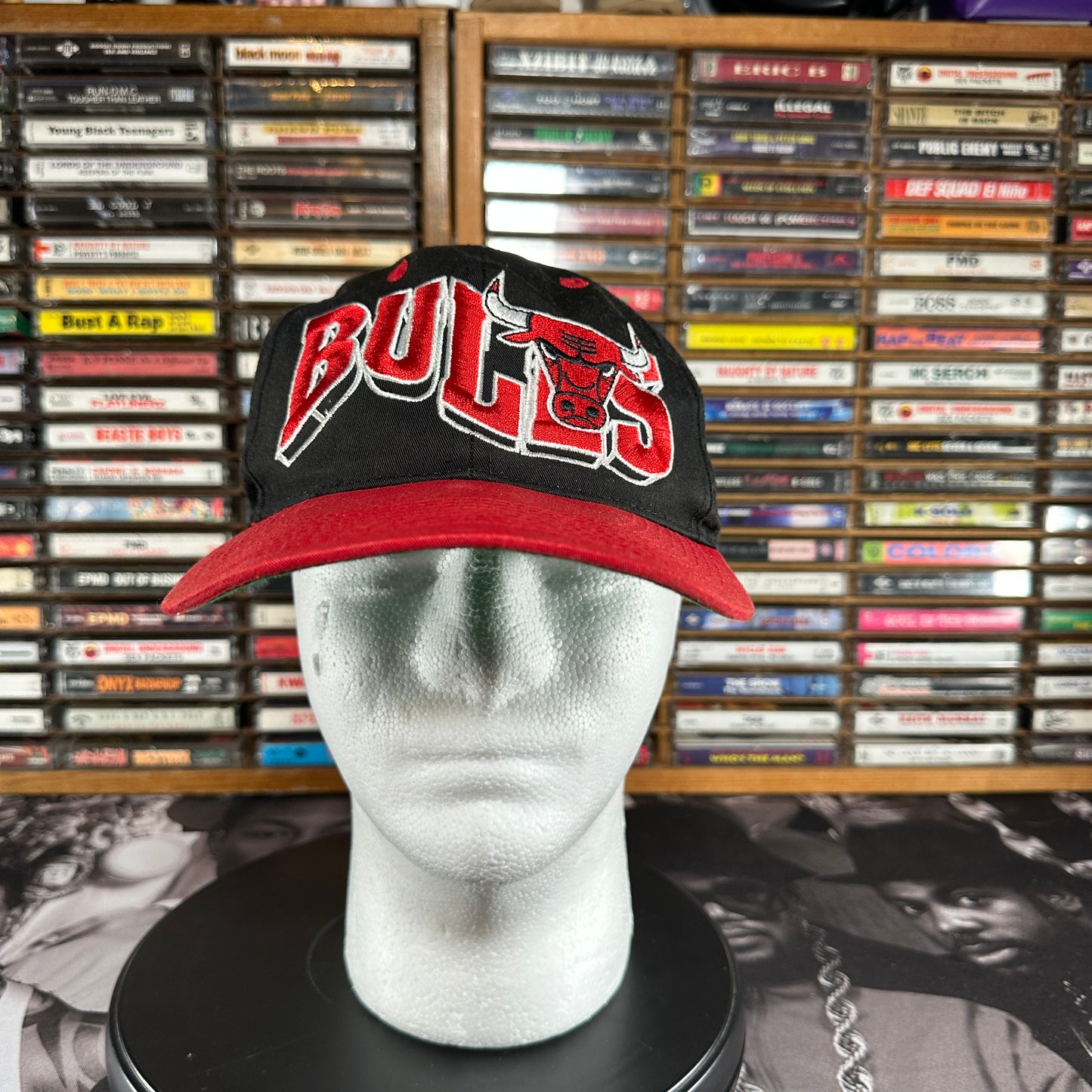 Vintage Chicago Bulls Vintage 90s Snapback Hat NBA The G Cap, Black & Red