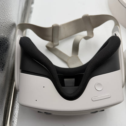 Meta Quest 3s VR Virtual Reality Headset 128GB White with Controllers READ