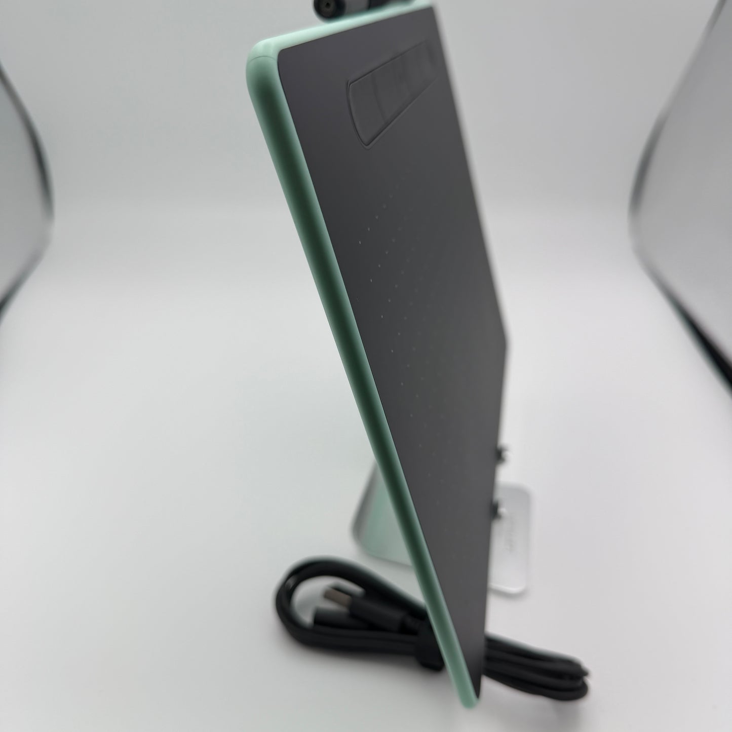 Wacom Intuos M CTL-6100 Creative Drawing Pen Tablet with Pen 4K