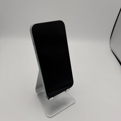 Apple iPhone 15 6.1 Inch 128GB White AT&T READ