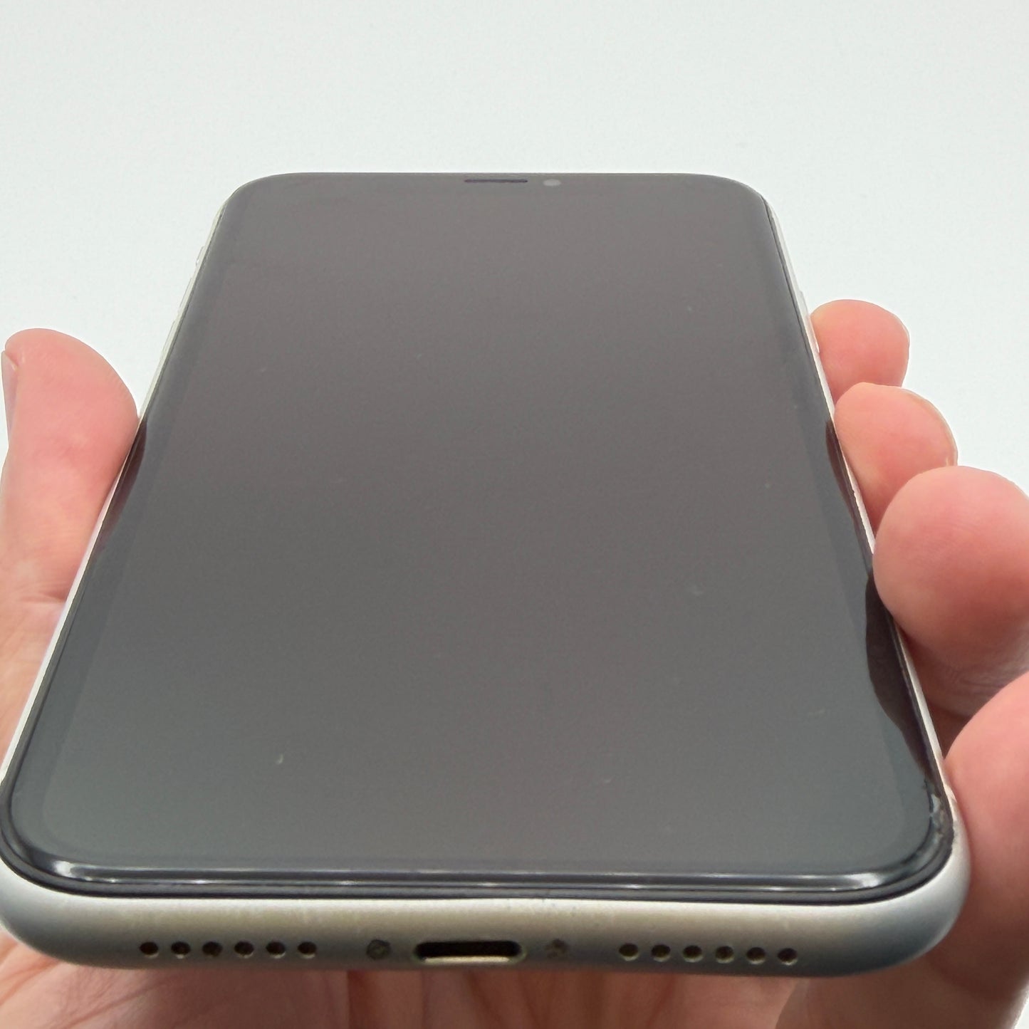 Unlocked  Apple iPhone XR 64GB White READ
