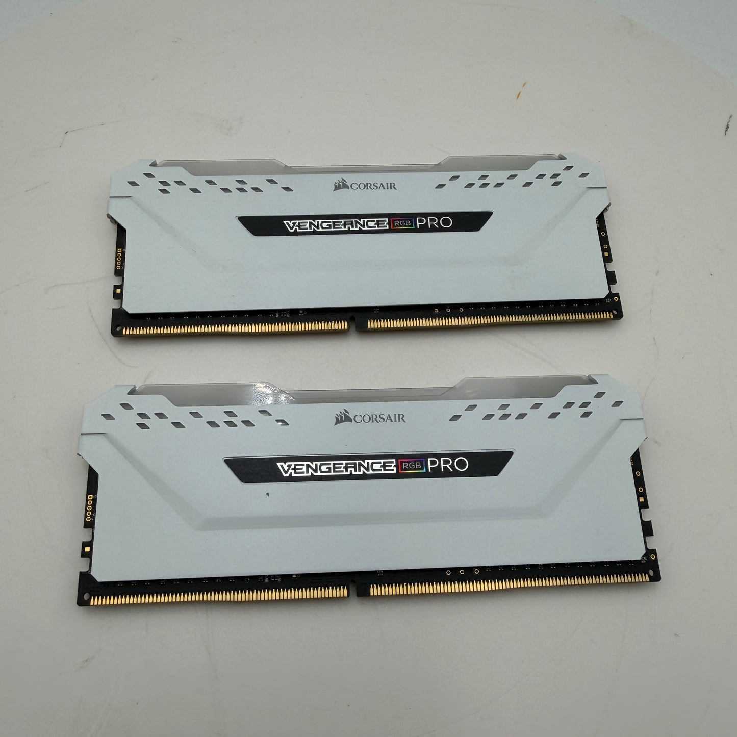 CORSAIR Vengeance RGB Pro 16GB (2x8GB) DDR4 3200MHz White RAM