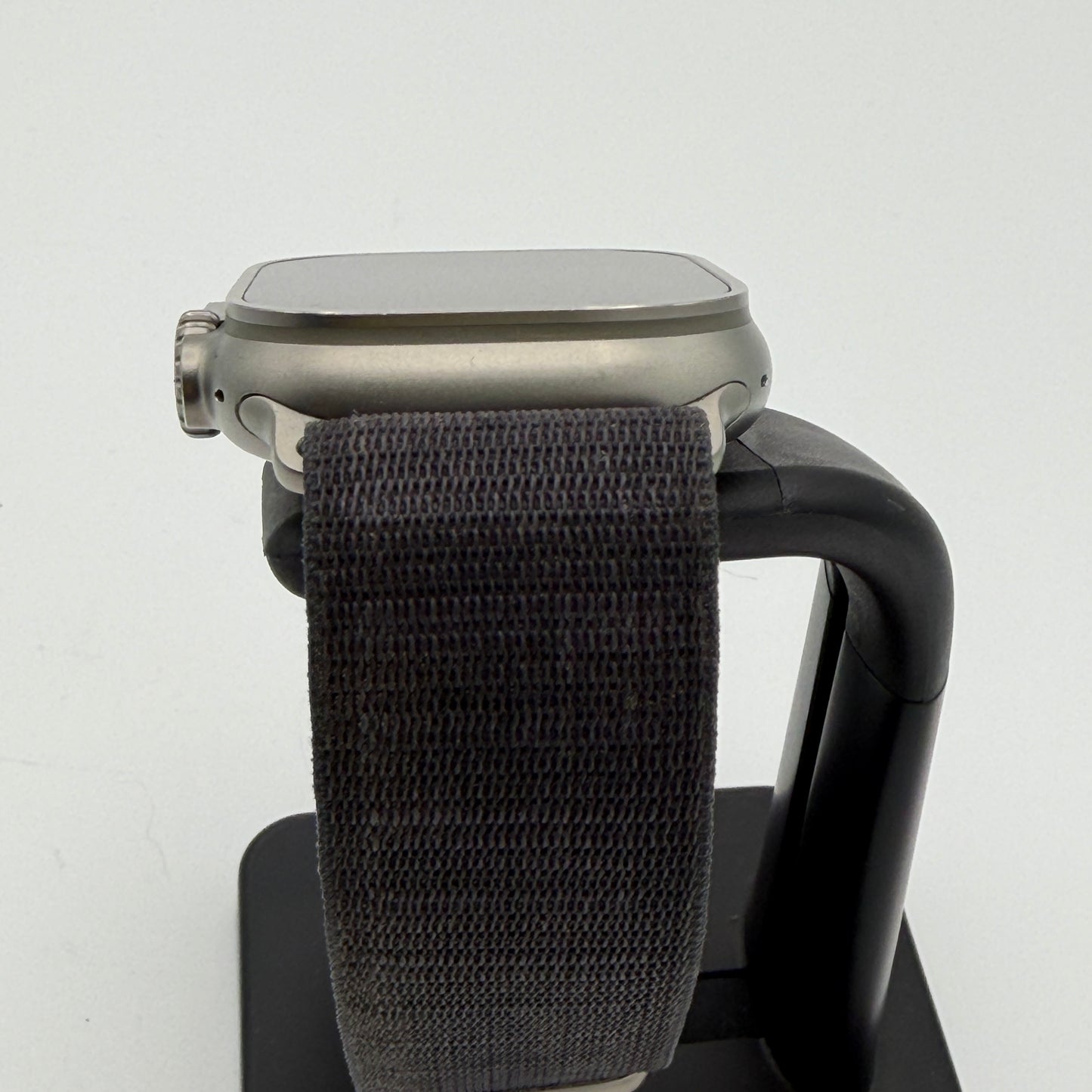 Apple Watch Ultra A2622 (2022) 49mm Silver Titanium GPS + Cellular Smart Watch with Alpine Loop