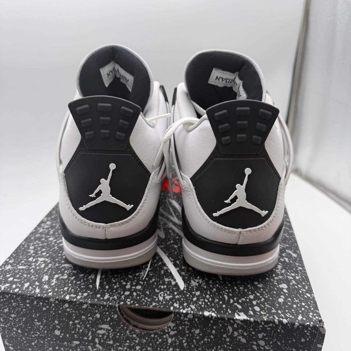 New In Box Jordan Air Jordan 4 Retro White/Black Neutral Grey DH6927-111 10.5