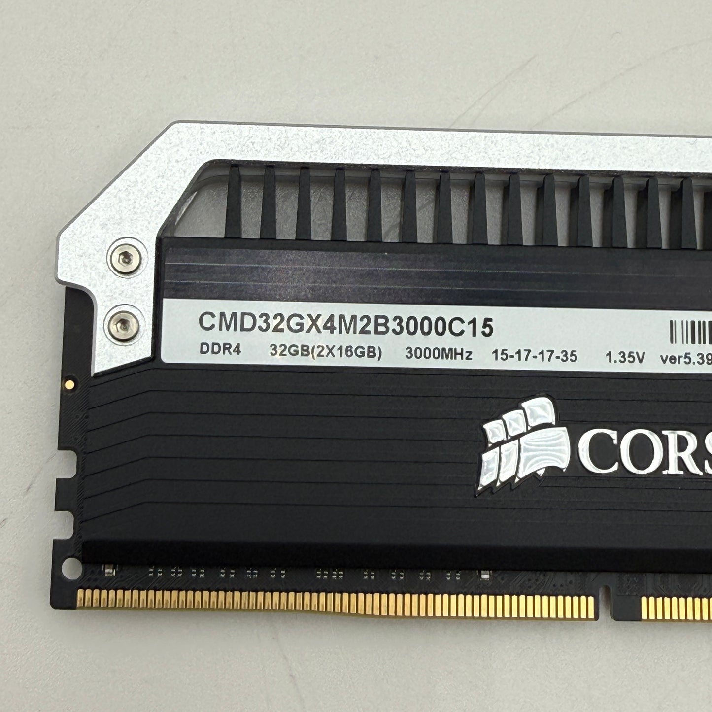 CORSAIR Dominator Platinum DDR4 32GB (2x16) RAM 3000MHZ Black Memory Kit