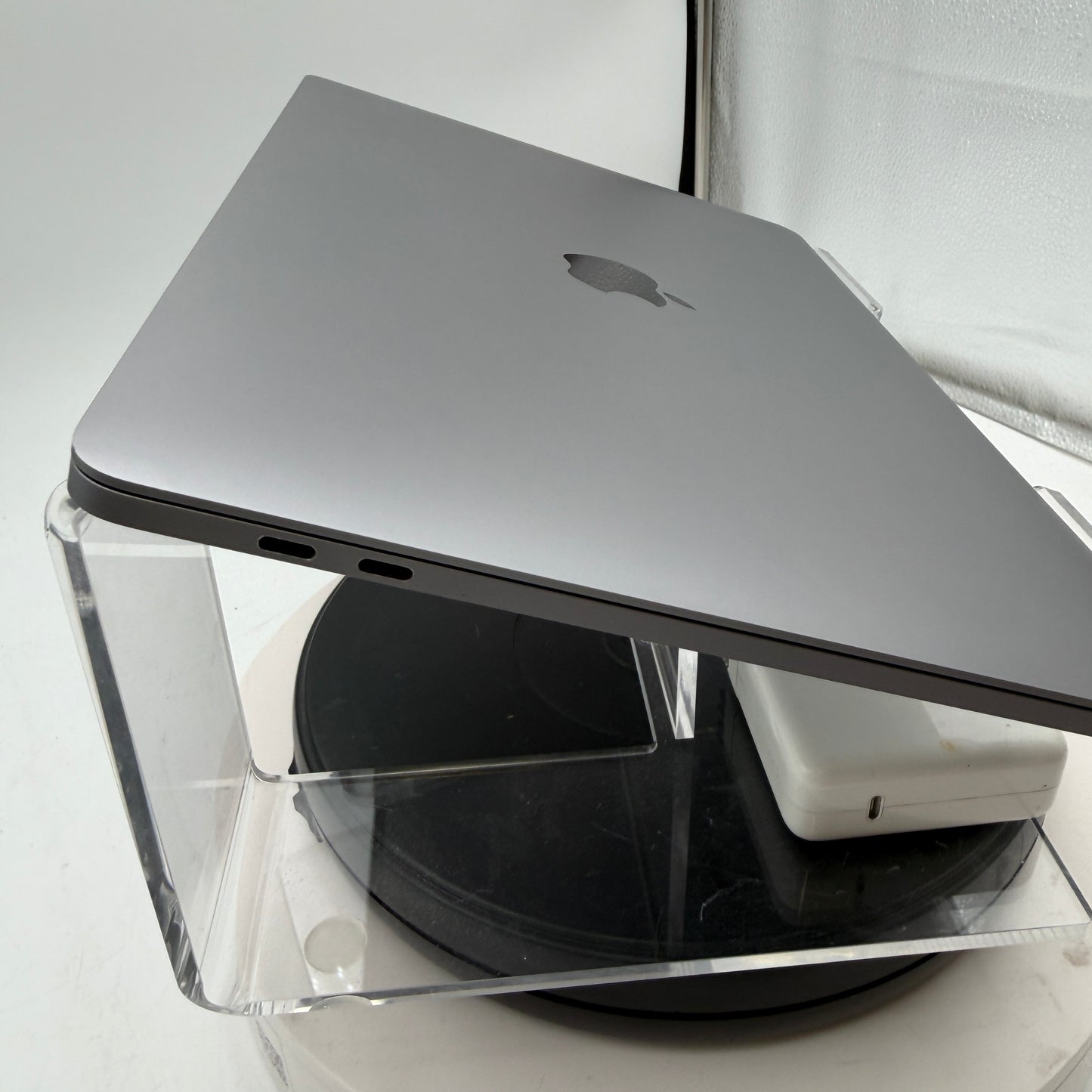 Apple MacBook Pro 13" A2338 2020 M1 8GB 256GB Space Grey
