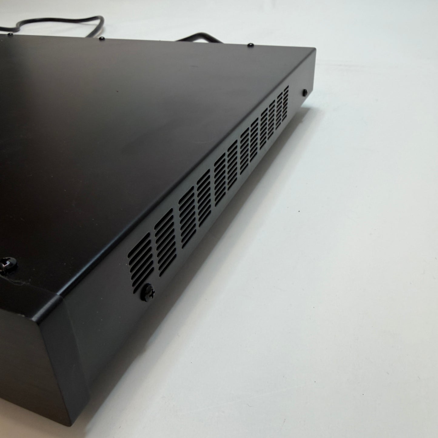 Elan D660/D661 6 Channel Digital Power Amplifier Black Used