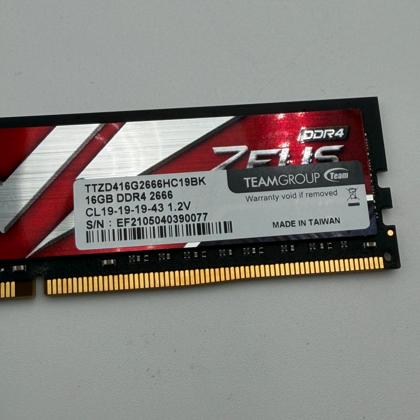 T-Force Zeus 16GB DDR4 2666MHz Desktop Gaming Memory RAM CL19 Red
