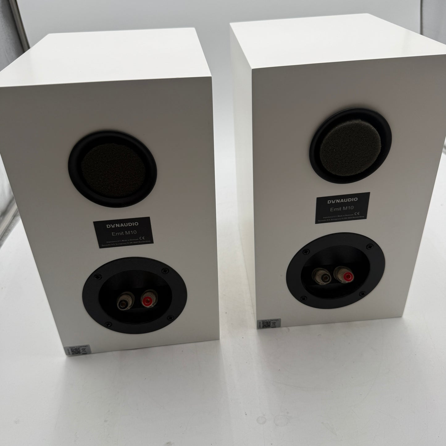 Dynaudio Emit 10 Bookshelf Speakers Pair - White Satin MINTY