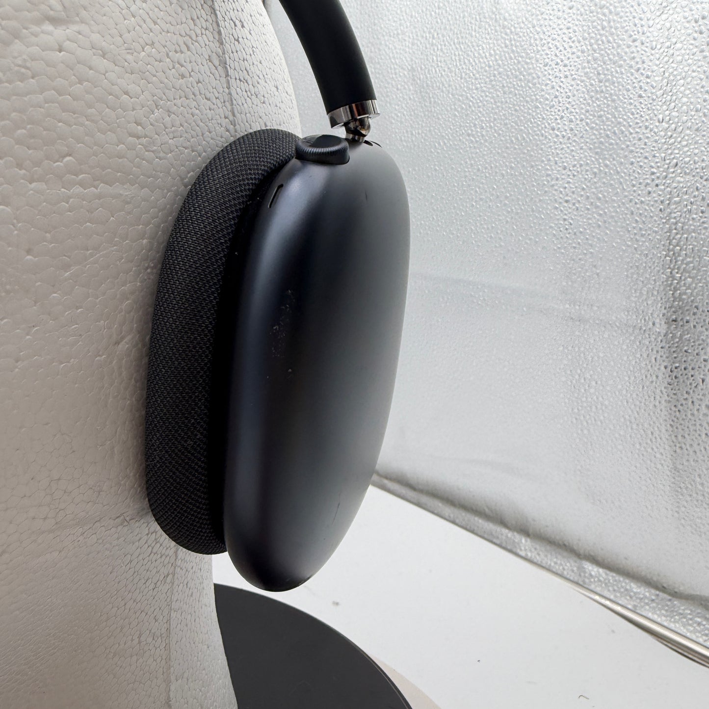 Apple AirPods Max A3184 USB-C (2024) Blue Scratch and Dent